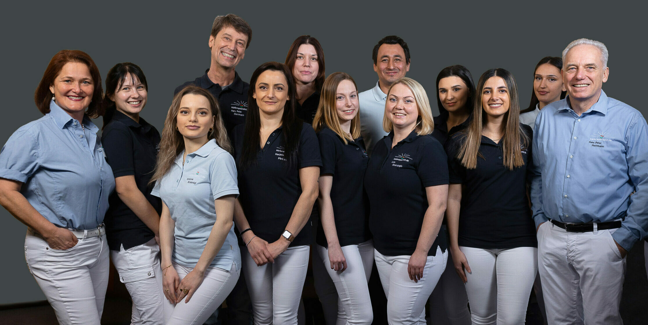 Team der Kieferspezialisten – erfahrene Fachkräfte für gesunde Zähne und ein natürliches Lächeln.